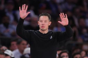解说：马刺第一次尝试三后卫阵容 资源分配上会比较奇怪