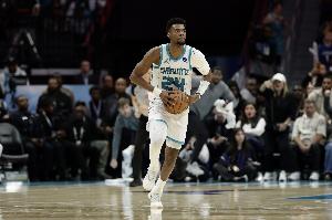 这什么效率？米勒17中4低效拿到16分5板3助2断 上半场9中1仅2分