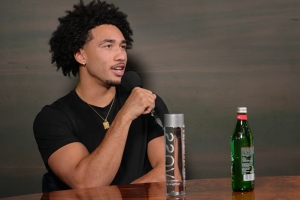 麦凯恩：首次中国行是人生最酷经历之一 中国球迷热爱篮球&很友善
