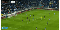 活久见！药厂客战波兹南莱赫比赛中球场突然开始喷水，裁判都笑了