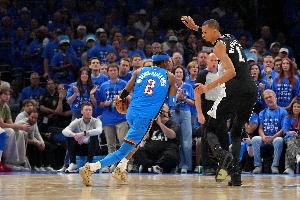 阿里纳斯：亚历山大已有两座MVP 凭什么说现在是文班的时代？