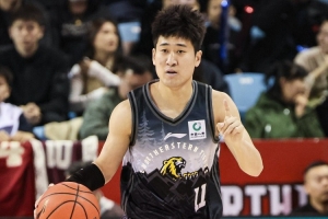 厉害！姜伟泽21投8中&三分12中4砍下29分6板6助