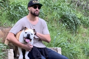 克莱：我全心全意爱着我的斗牛犬Rocco 愿它安息！