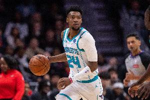 无限开火！布兰登·米勒首节9投5中砍下12分1板 屡次被对手包夹