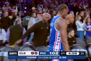 MVP+FMVP！恩比德连得7分后 布朗再连得6分 76人轰13-0打停骑士